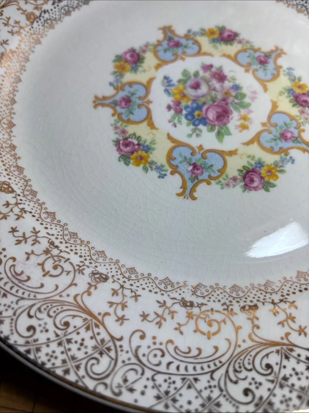 Pair Parisian Center Dinner Plates 10 1/8”D Made USA 22K Gold Pattern Rim Floral